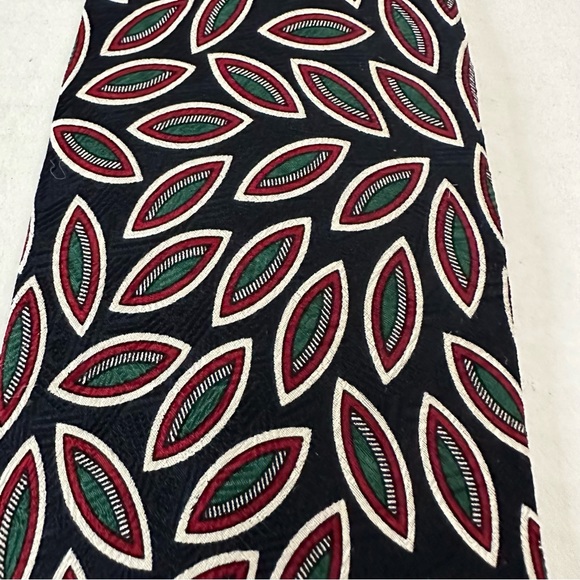 New Silk Tie White Green Red Accents Hand Printed in Italy Made in USA - Picture 2 of 9